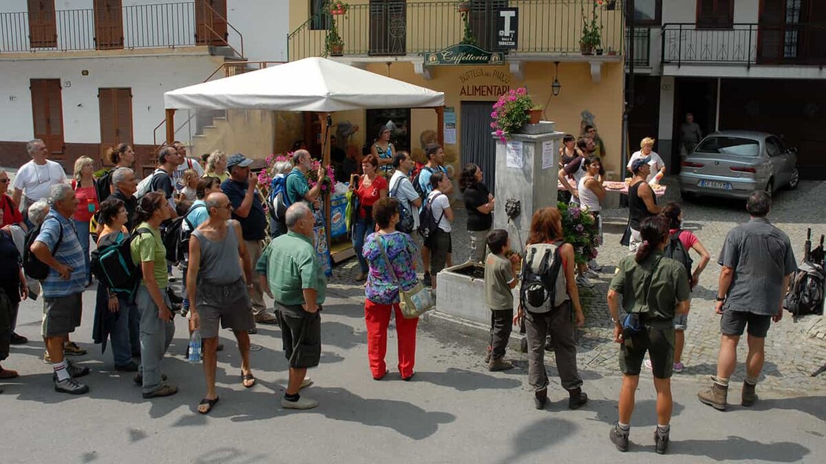 In escursione con i Guardiaparco durante un'edizione della Festa della Segale | Archivio APAM, L. Martinelli
